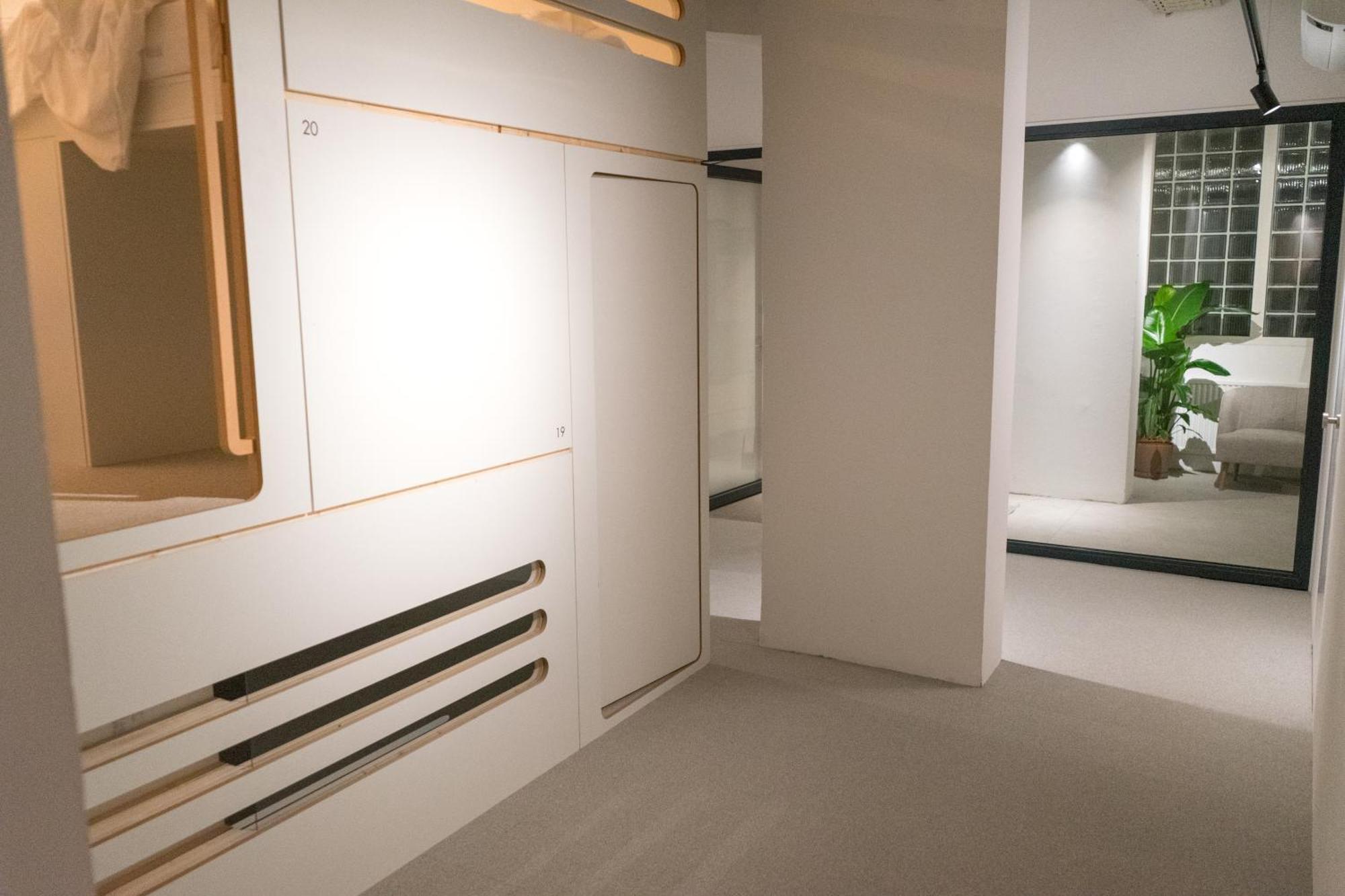 Soom Salzburg I Kapselhotel Luaran gambar